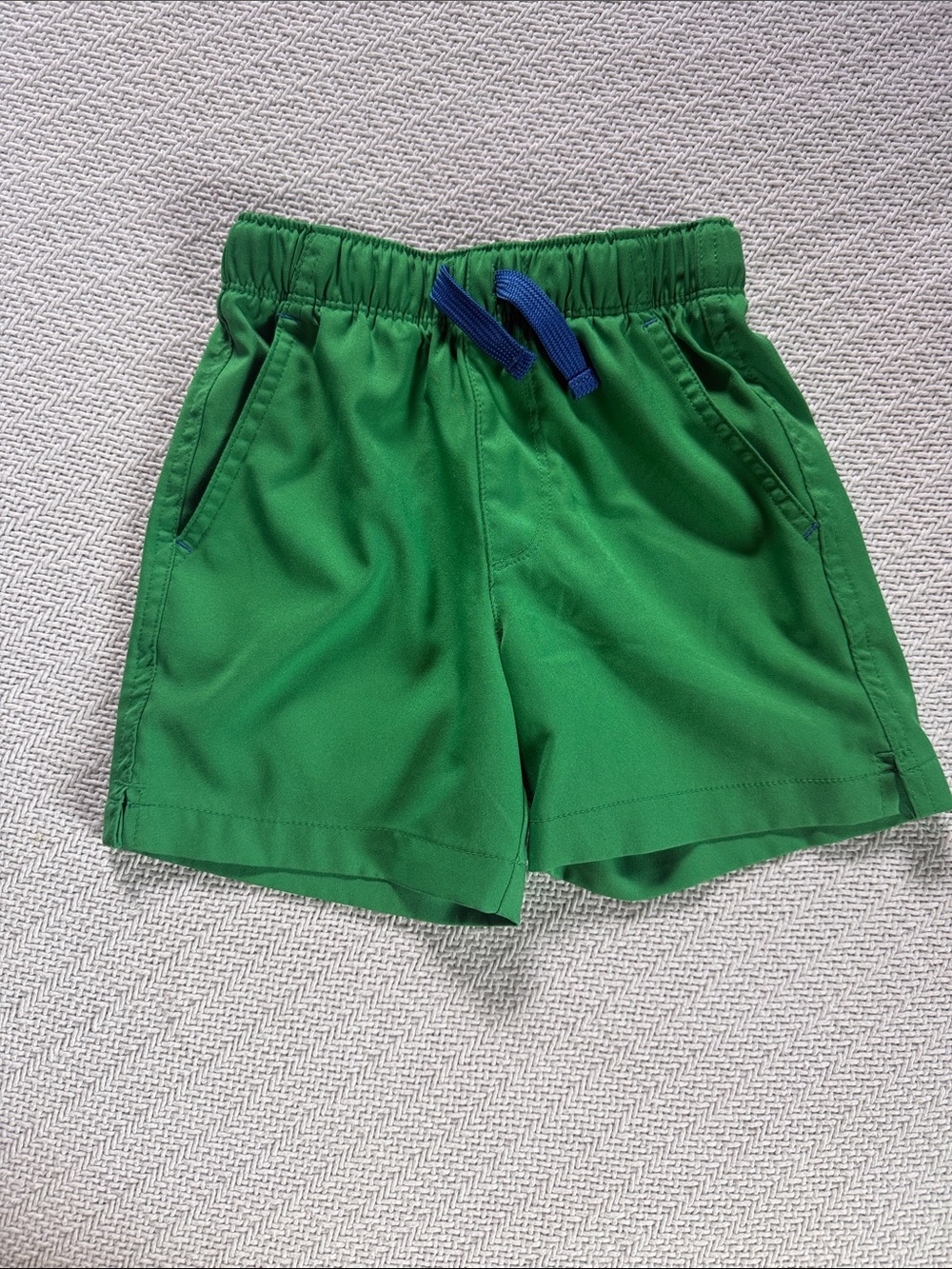 Primary Kelly green size 4 shorts
